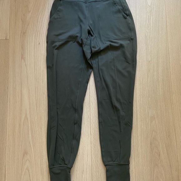 Align Jogger - Picture 2 of 3